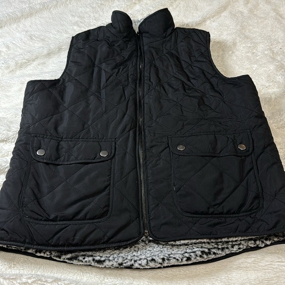 Sherpa Reversible‎ Vest - Picture 7 of 10